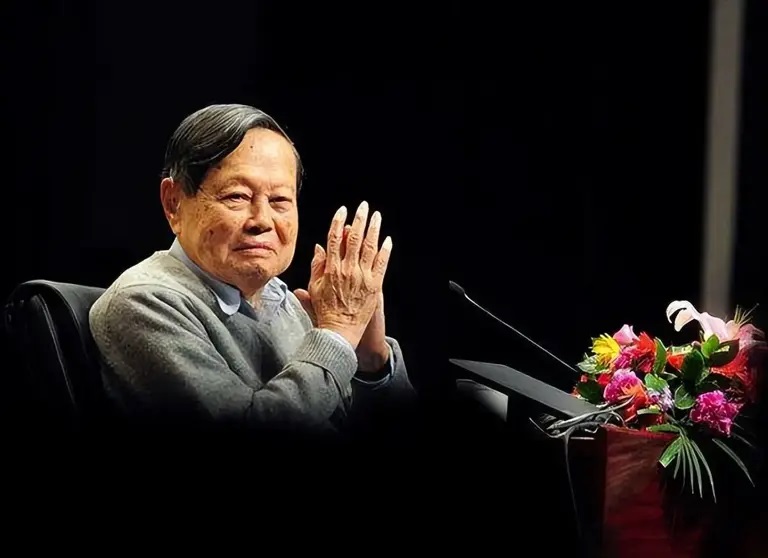杨振宁3.jpg